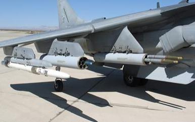 AV-8B Harrier первым из самолетов получил управляемые ракеты APKWS (Advanced Precision Kill Weapons System), испытания начаты в марте на полигоне China Lake, шт. Калифорния.