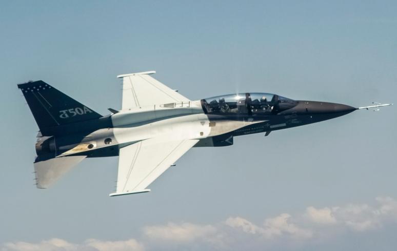 Прототип T-50A, предлагаемый Lockheed Martin на конкурс T-X, успешно выполнил 1-й полет, фото сделано на заводском аэродроме в Sacheon, Республика Корея