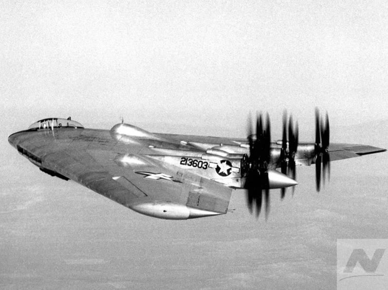 Летающее крыло Northrop XB-35 с 4-мя поршневыми двигателями со спаренными антиротационными винтами выполнило первый полет в 1946 году, уже тогда  в авиации США работали простые трудяги-инженеры, тогда как в СССР «просторы Большого театра» бороздили гении… Все так и осталось…