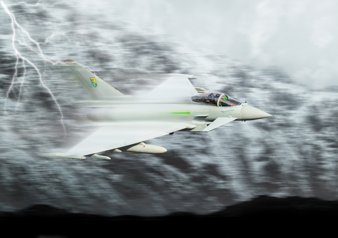 Победитель конкурса фотографий, проводимого консорциумом Eurofighter в целях  отбора работ для создания календаря «Eurofighter Typhoon 2016», в номинации «Best Digital Enhanced» - Brett Critchley