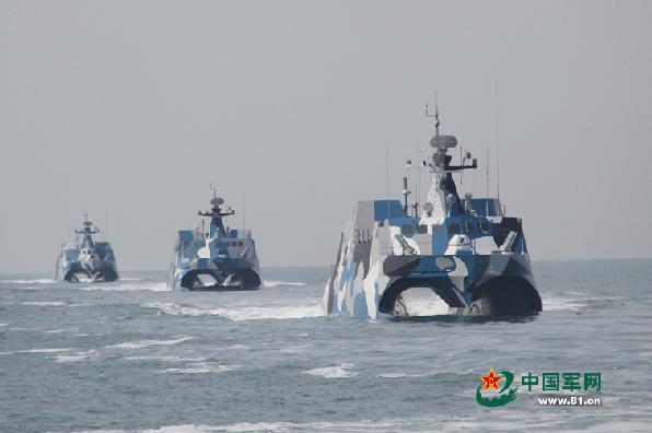 Три китайских скоростных ракетных корабля Type 022 во время 108-часового перехода на оценку автономности.