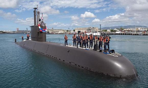 Корейская подводная лодка ROKS Park Wi (SS 065), прибывшая в объединенную базу  Pearl Harbor-HIckam, Гавайи, для подготовки к участию в учении RIMPAC  (Rim of the Pacific) 2018, фото сделано 1 июня 2018 года