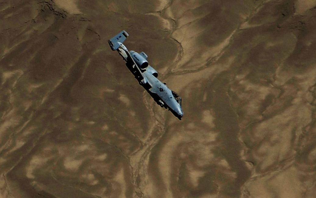 A-10 Thunderbolt II 163-й истребительной эскадрильи ВВС США над горами Афганистана, фото сделано 28 мая 2018 года