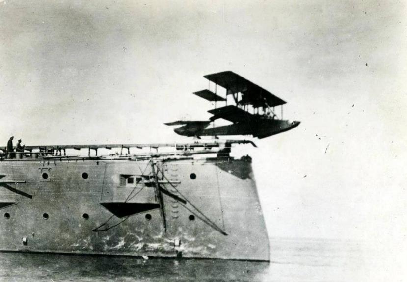 101 год назад американская летающая лодка AB-2 выполнила 1-й в истории катапультный старт с палубы корабля (USS North Carolina (ACR 12), фото сделано 6 ноября 1915 года